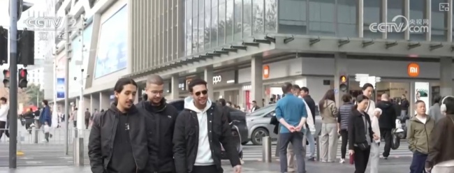 “到中国过春节”成为时髦新风尚 外国游客纷至沓来