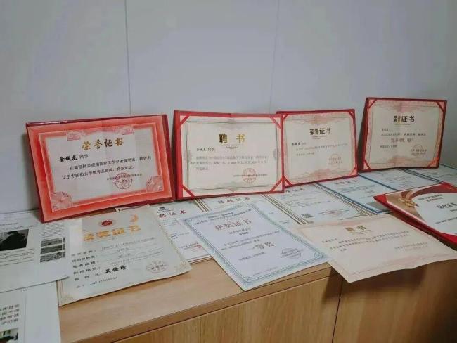 定州舰悼念战友金城龙 英雄事迹感动人心