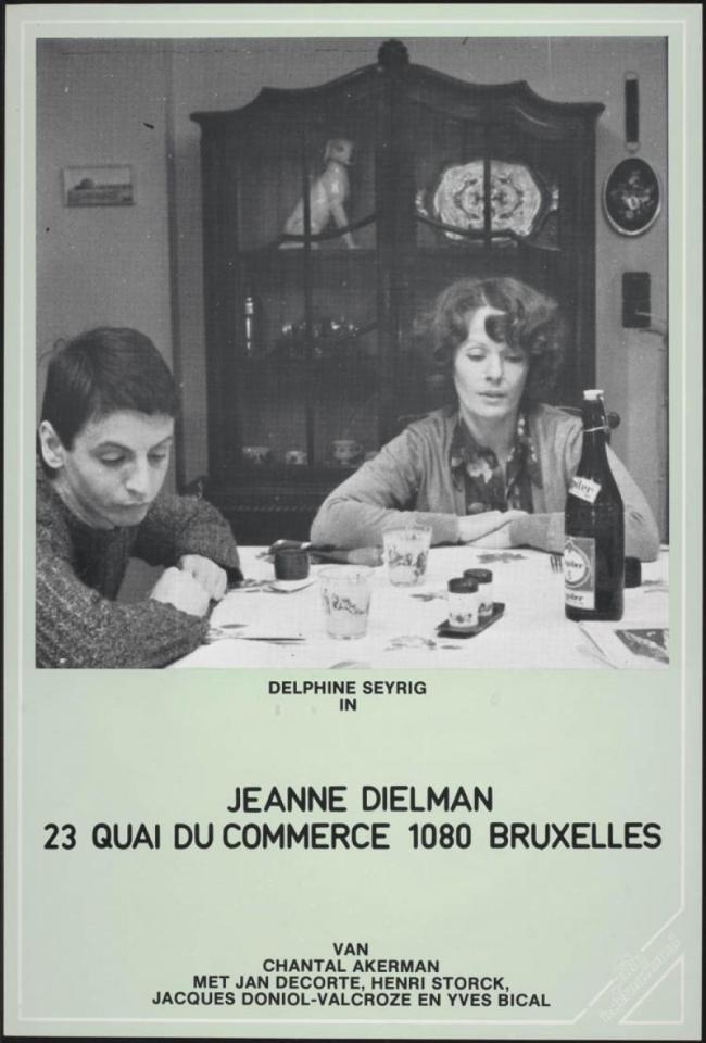 看电影时忍不住刷手机 像烟瘾犯了 注意力危机蔓延