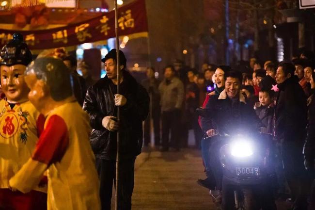 中巴适 说方言不高级是偏见：乡音里的温情与真实