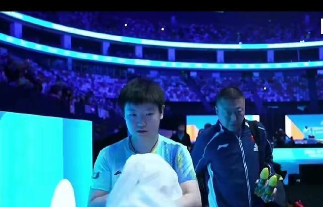 孙颖莎获胜马琳起身欢呼