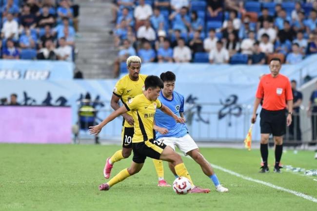 深圳新鹏城签西班牙青训抢断王杨希 堤防新星加盟