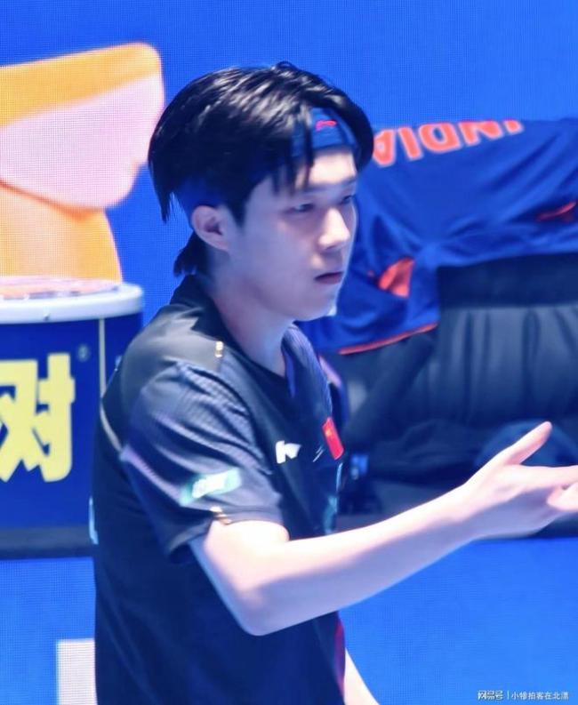 王楚钦夸赞林诗栋是十足主力 展现容颜与教养