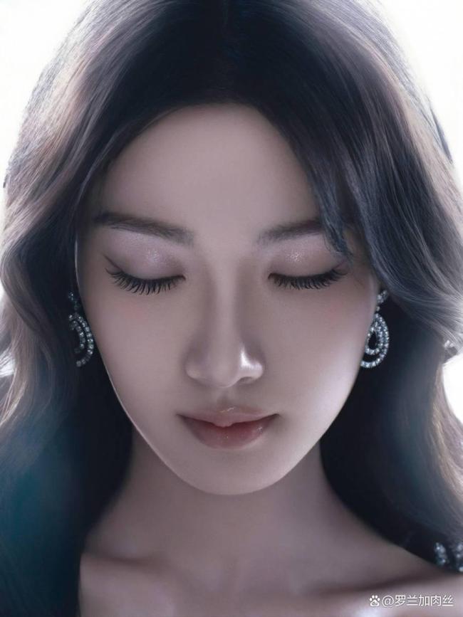 卢昱晓白裙斗笠头纱 仙气飘逸写真释出