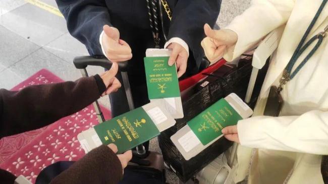 中东游客机场托运超500斤“战利品