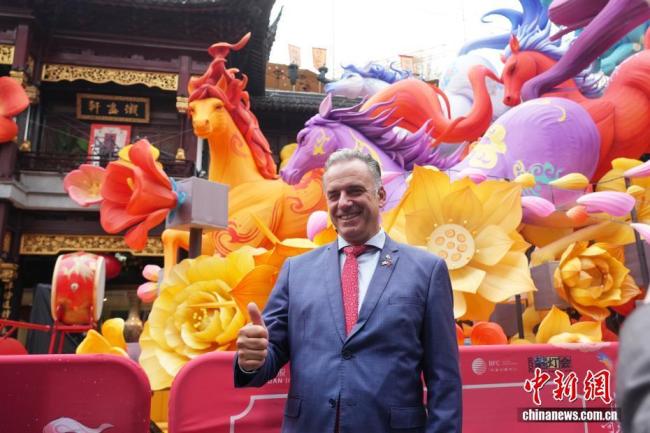 乌拉圭总统逛豫园拍不停