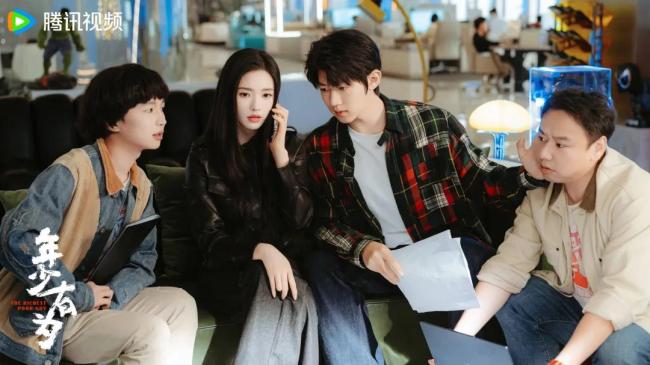 《少小有为》：打工东谈主的“科幻片”新故事，新体验