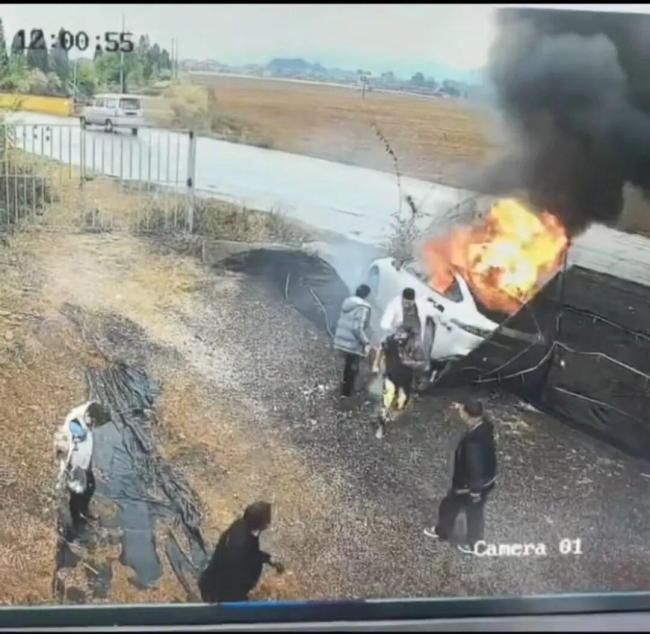 云南男子从起火车中救3人:实为过错方 货车司机违章引发事故