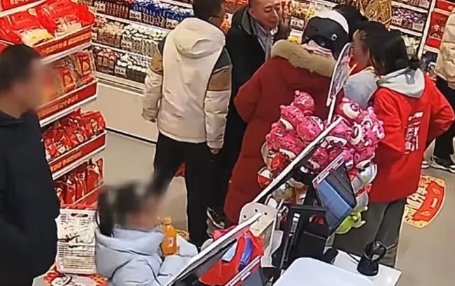 女子买58元零食 抽中10克足金金条
