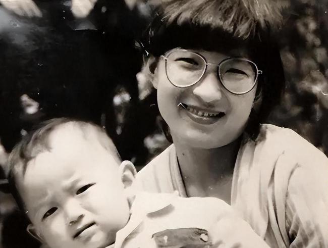 走失32年女子终于回家认亲 寻亲之路终圆满