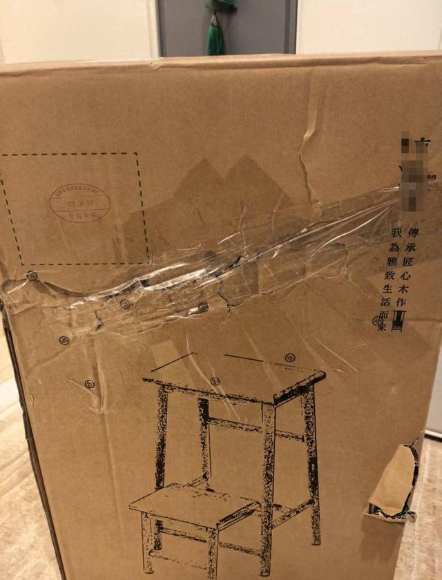 男人网购一把椅子收到一块银砖