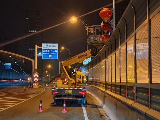 武汉红灯笼挂起来了 年味十足 新春喜庆铺就底色