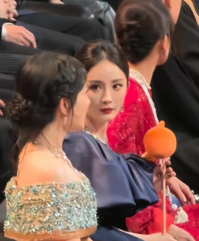 微博之夜向肖战杨幂致歉 座位风波背后的隐秘较量