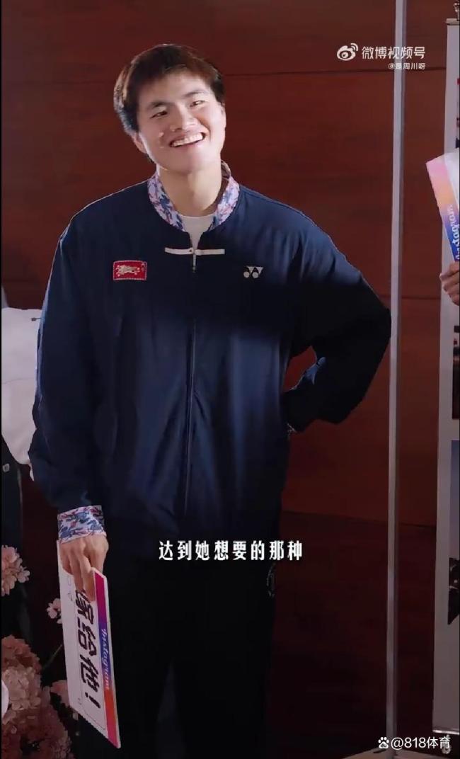 王昶求婚梁伟铿递戒指 甜蜜爱情引全网祝福