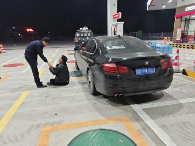 男子醉驾加油时偶遇民警被抓 侥幸心理终落网