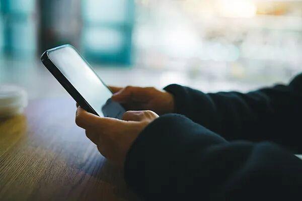 犬子一句话 姆妈立马把"男友"拉黑 警惕“里面投资”骗局