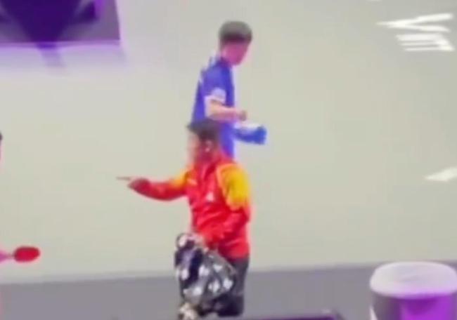 王皓说张本智和拉不死王楚钦 指导助逆转胜局