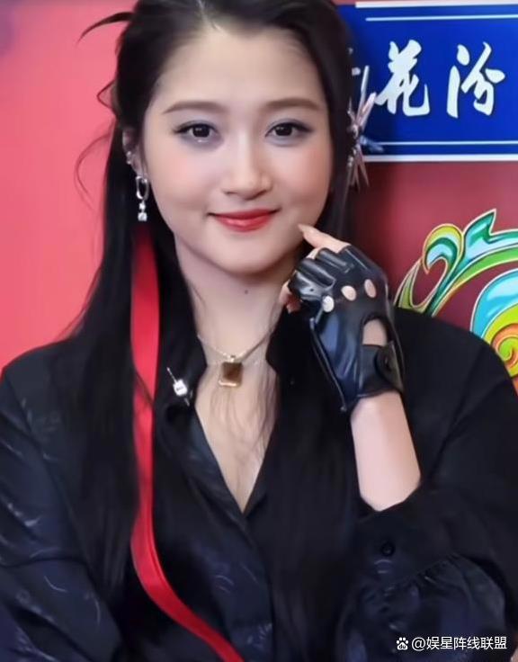 关晓彤回话第11年上北京台春晚 困顿状貌引矜恤