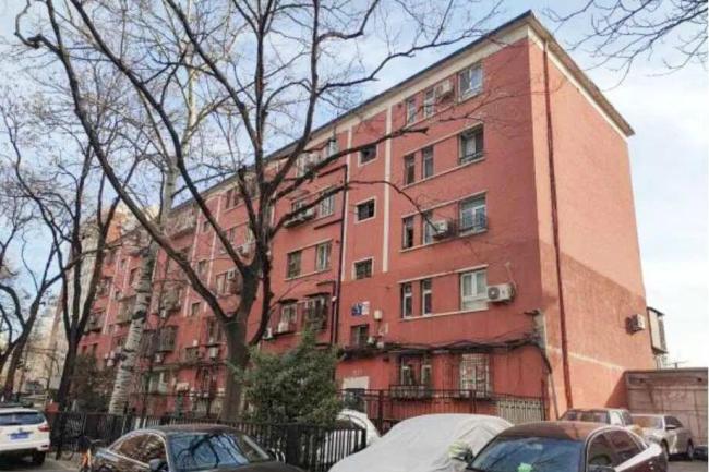 70年代老破危楼变身精装房，整栋楼拆解成156个模块，4天就吊装一层楼 创新工艺提速重建