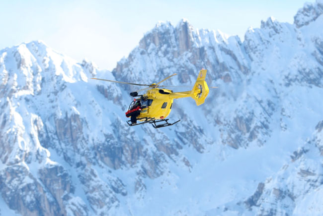 冬奥会高山滑雪美国队摘首金损名将