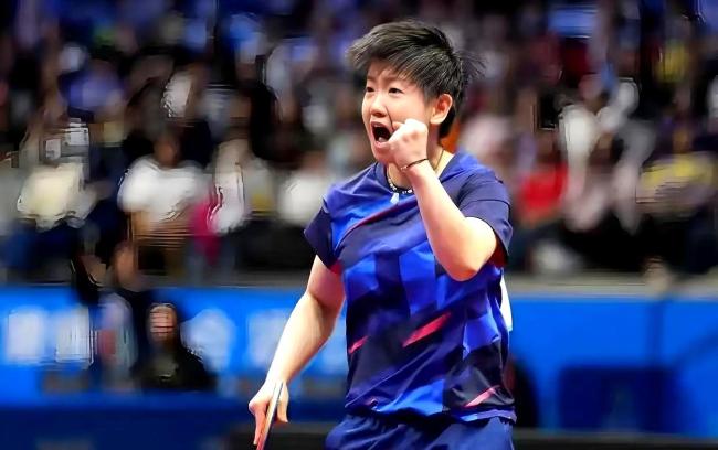 孙颖莎合照给王曼昱挪位置 国乒未来布局解析