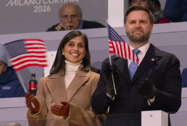 特朗普愤怒回应 副总统在国外遭嘘声