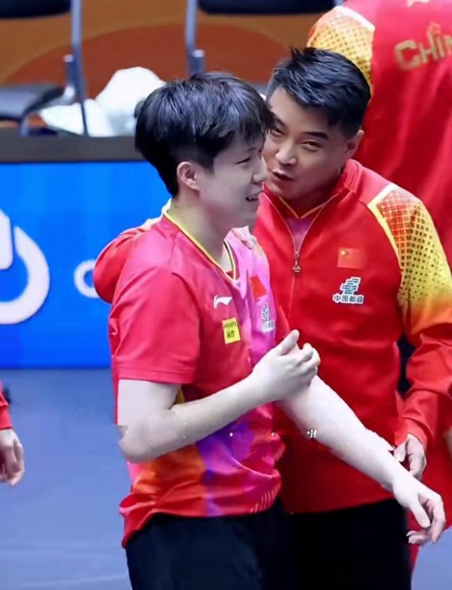 王楚钦一句话道出国乒真正的强大 沉默比怒吼更有力量