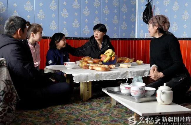 贺娇龙受伤、抢救经过线路 不测坠马牵动东谈主心