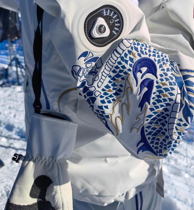 穿过一路荆棘，同样的银牌，不同的光芒