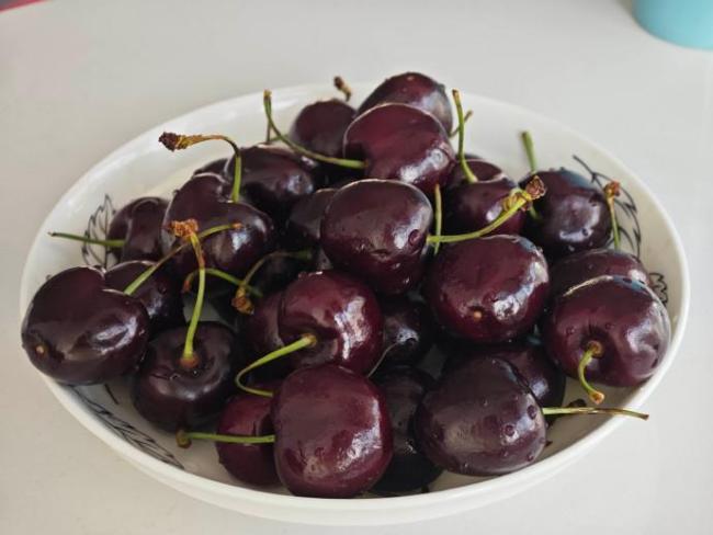 车厘子吃多了会让人中毒吗