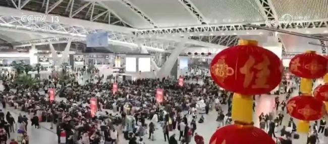 多地加开夕发朝至高铁缓解运输压力 助力春运返乡