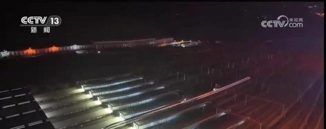 多地加开夕发朝至高铁缓解运输压力 助力春运返乡