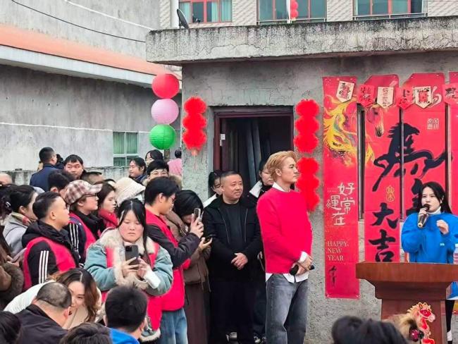 吴克群回应帮农民卖掉3万斤菜 明星助农暖人心
