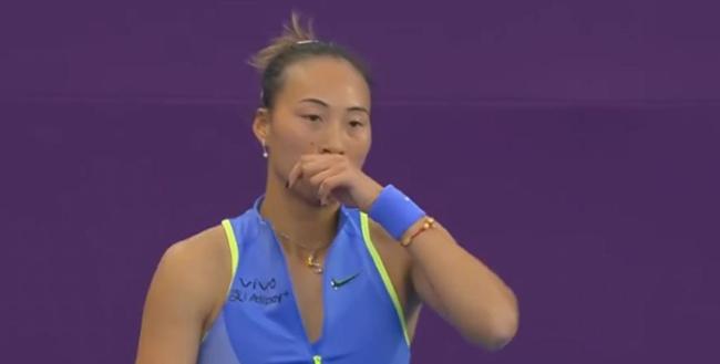 郑钦文复出首秀胜利 霸气ACE球制胜