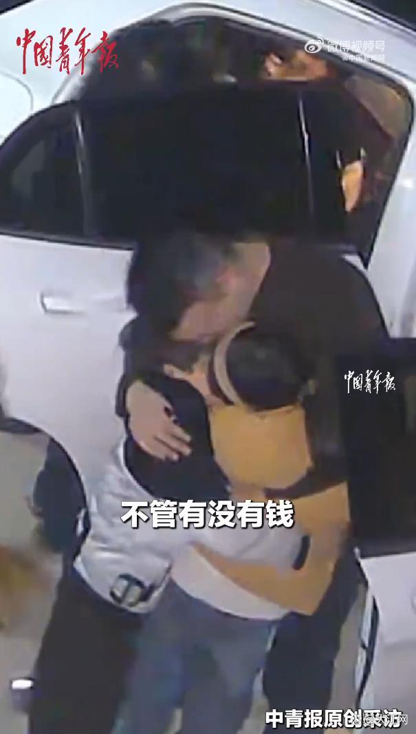 夫妻凌晨到家家中灯火通明