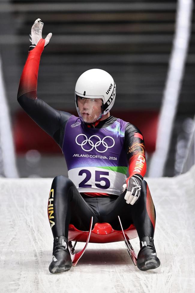 米兰冬奥会赛场迎突破，中国雪橇正在加速前行 “冰上F1”展现中国力量