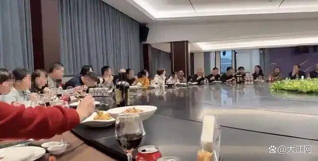 宁波一餐厅大圆桌可坐55东说念主 餐厅恢复：年底东说念主多绍兴配资炒股综合信息平台_股票配资门户与行情参考，需提前3天预定