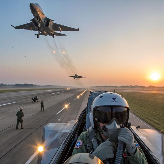 “海空雄鹰”再现空中拼刺刀有何意义 展现中国空军硬脊梁