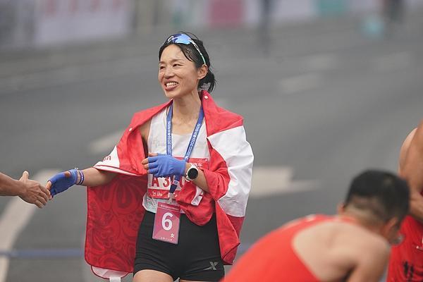 张水华下野后首个代言