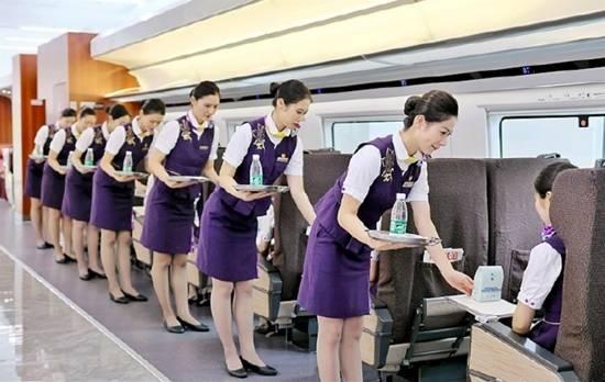 媒体评高铁裙装争议:形象不是穿出来的