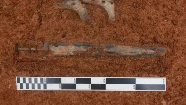 长沙再现大型古墓群 千年葬地重睹天日