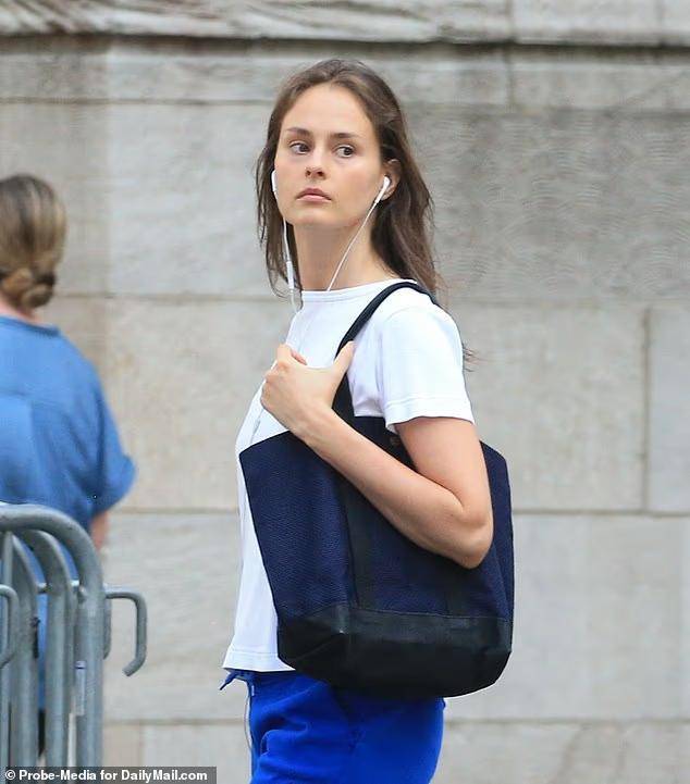 爱泼斯坦最神秘女友身份曝光 年轻牙医的隐秘关系