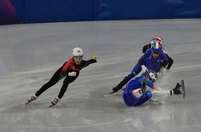 短道速滑 王欣然首秀晋级四分之一决赛