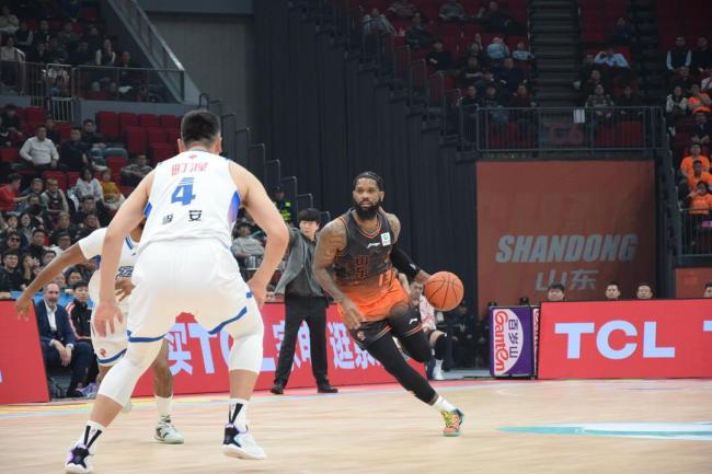 山东高速男篮与外援鲍威尔解约