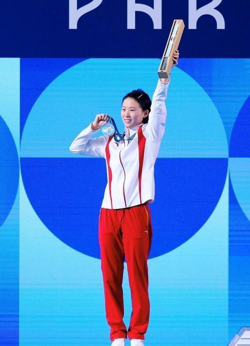 陈芋汐主持跳水队新春晚会 从容掌控舞台