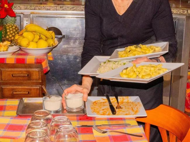 冬奥食堂披萨意面火爆排长队 征服运动员胃