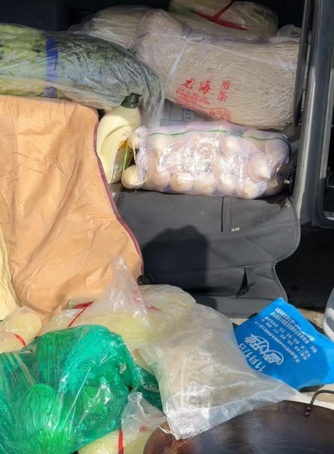 一家35口人开大巴自驾游当事人发声 温暖旅程弥补陪伴缺失