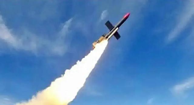 俄一军械库遭袭 附近居民紧急撤离 俄军防空体系再失效