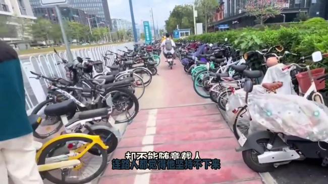 男子从深圳骑电动车回陕西过年