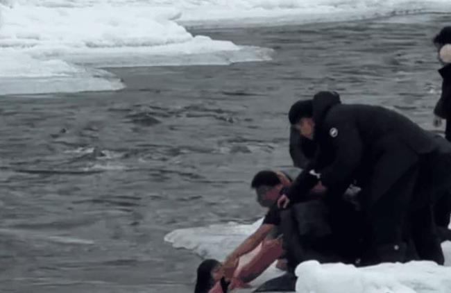 冰河救人的“红衣短袖哥”找到了 英勇事迹感动网友